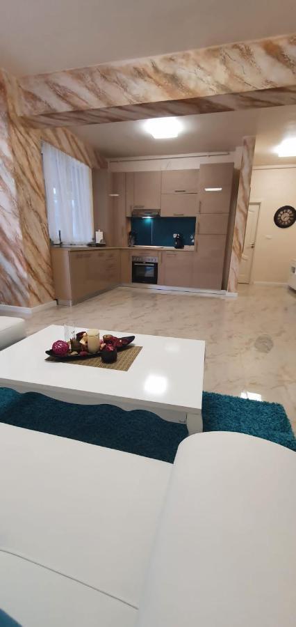Casa Balliu นาโวดาริ ภายนอก รูปภาพ